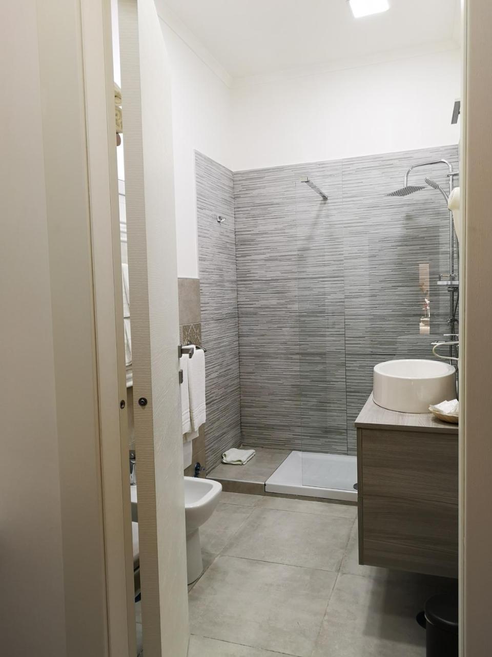 A Due Passi Dal Museo Bed & Breakfast Naples Exterior photo