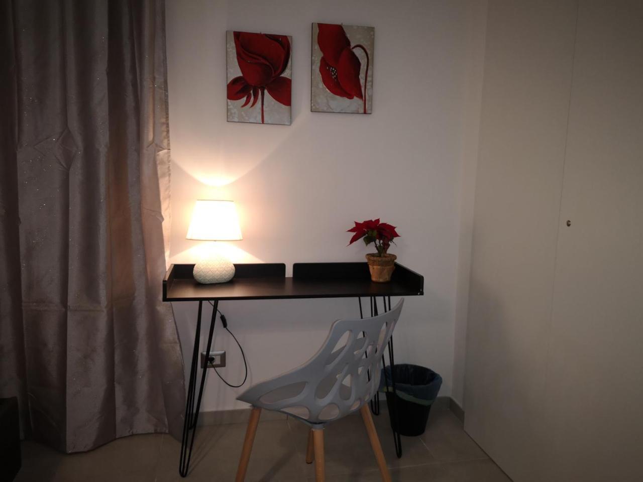 A Due Passi Dal Museo Bed & Breakfast Naples Exterior photo