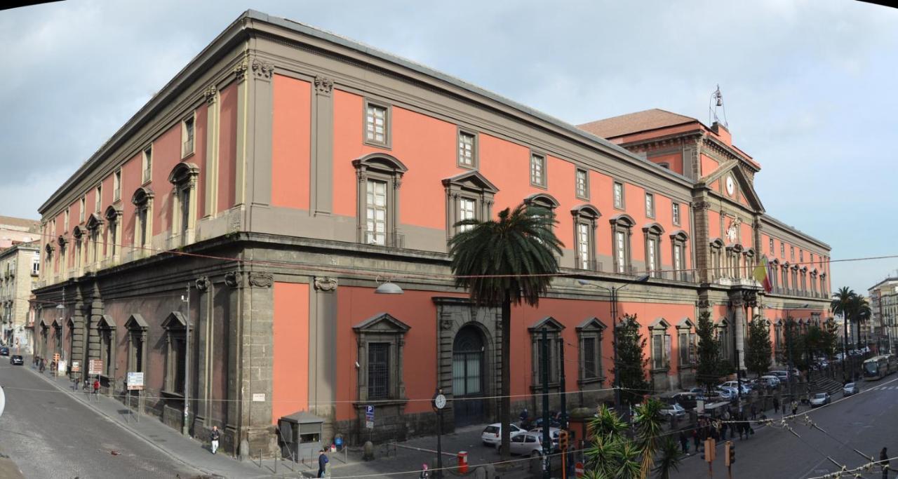 A Due Passi Dal Museo Bed & Breakfast Naples Exterior photo