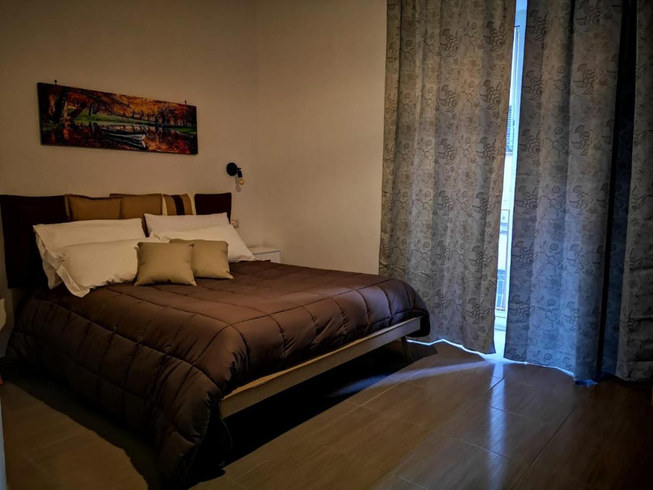 A Due Passi Dal Museo Bed & Breakfast Naples Exterior photo