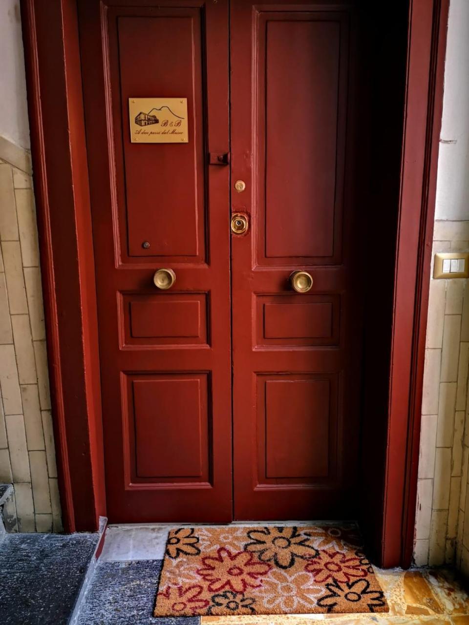 A Due Passi Dal Museo Bed & Breakfast Naples Exterior photo
