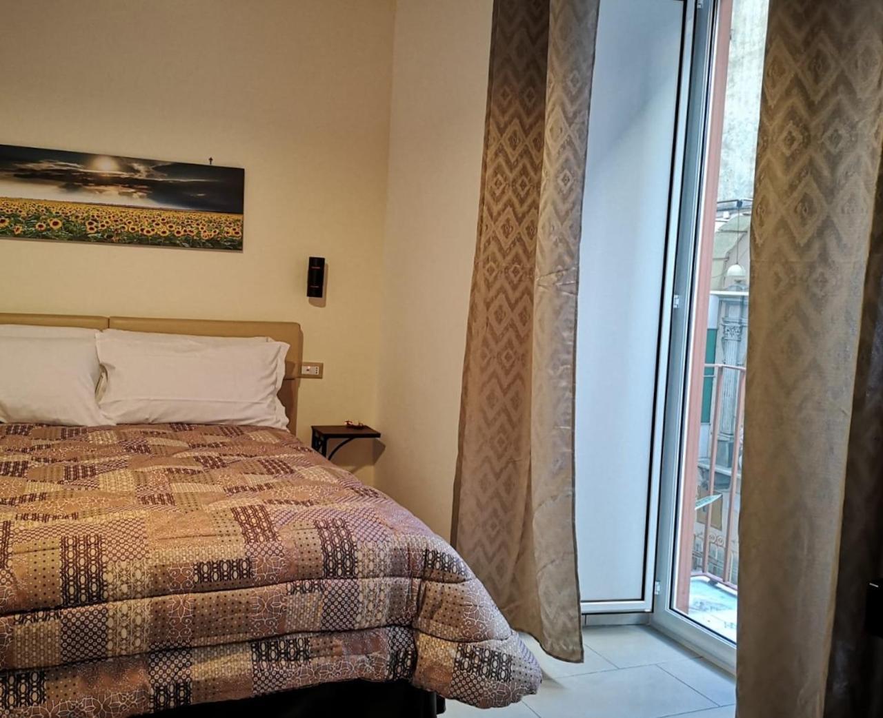 A Due Passi Dal Museo Bed & Breakfast Naples Exterior photo