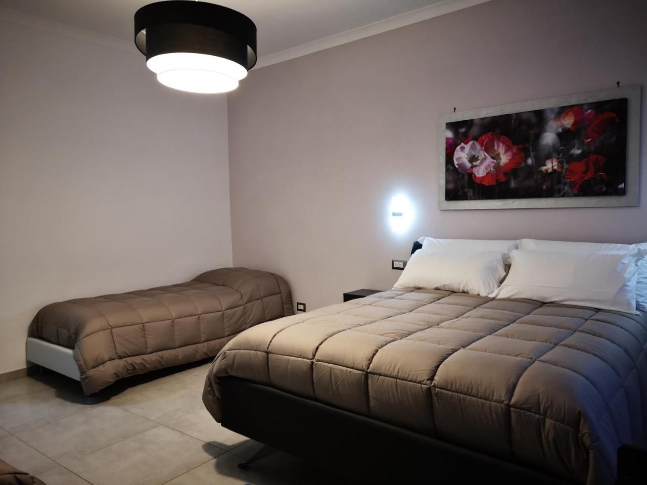 A Due Passi Dal Museo Bed & Breakfast Naples Exterior photo