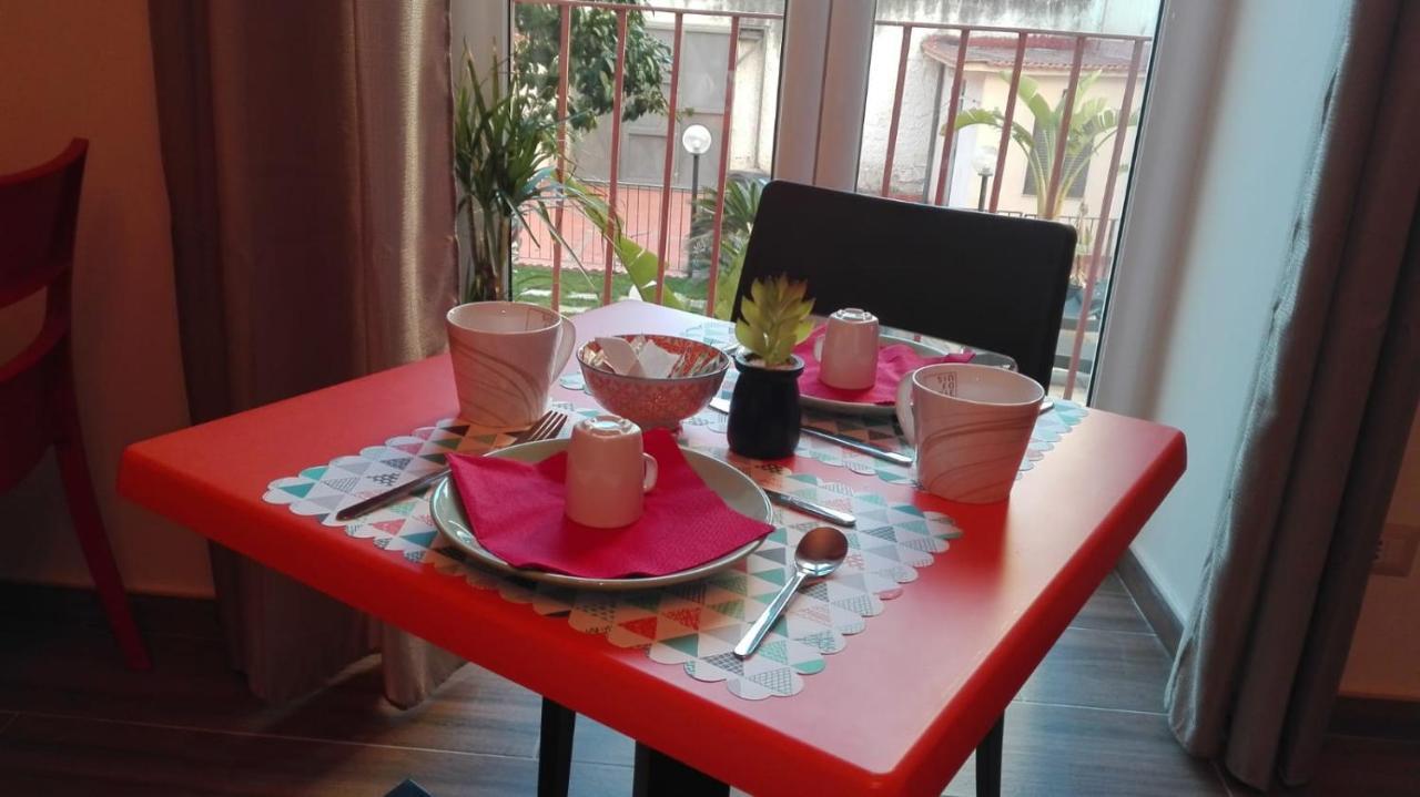 A Due Passi Dal Museo Bed & Breakfast Naples Exterior photo