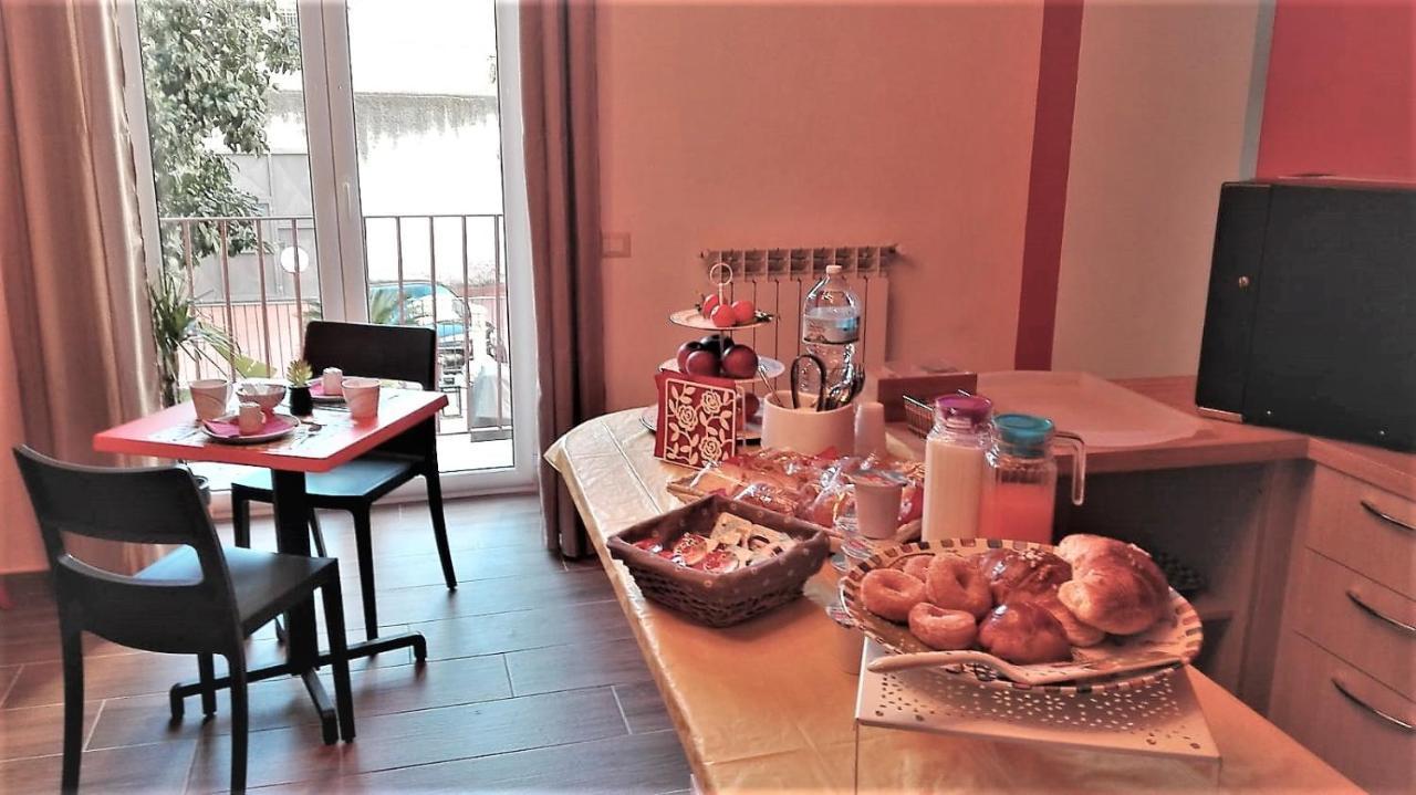 A Due Passi Dal Museo Bed & Breakfast Naples Exterior photo