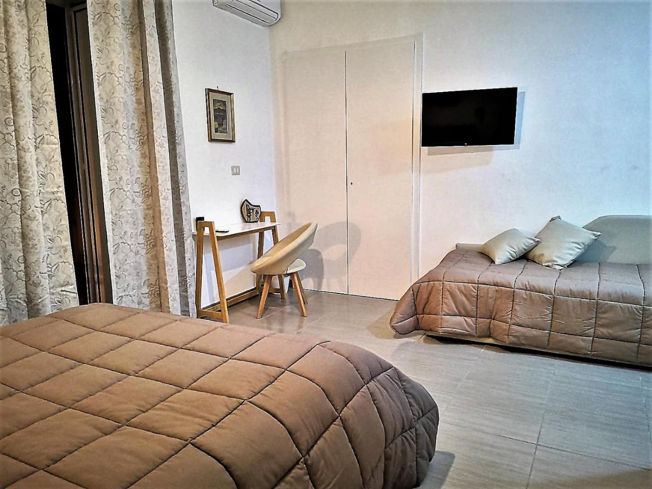 A Due Passi Dal Museo Bed & Breakfast Naples Exterior photo