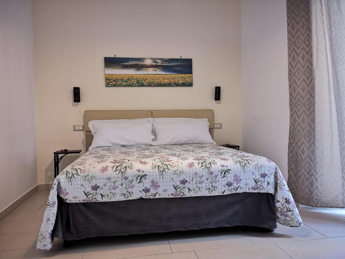 A Due Passi Dal Museo Bed & Breakfast Naples Exterior photo