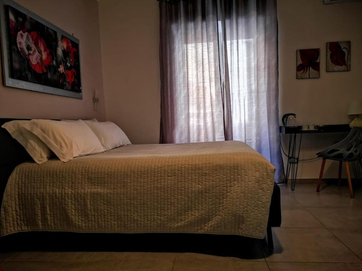 A Due Passi Dal Museo Bed & Breakfast Naples Exterior photo